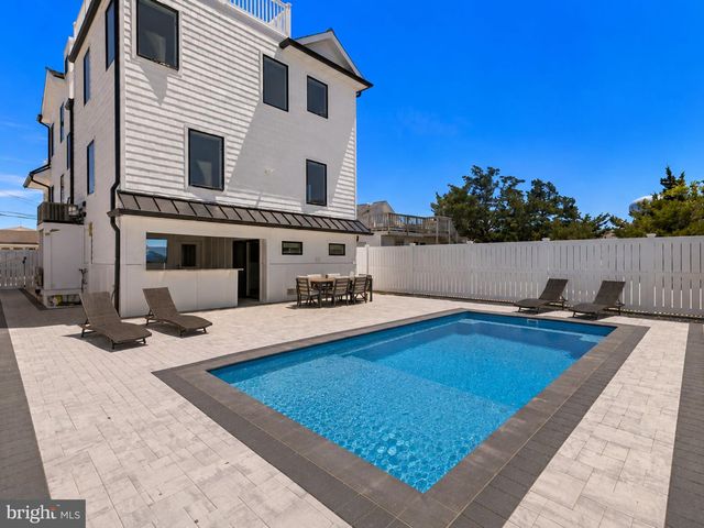 262 N 14TH ST, Surf City, NJ 08008