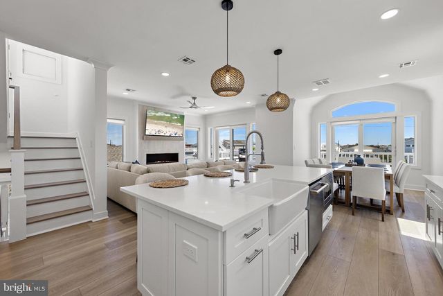 262 N 14TH ST, Surf City, NJ 08008