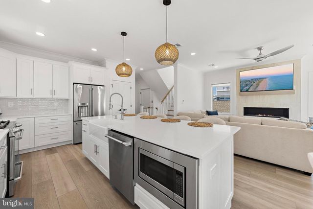 262 N 14TH ST, Surf City, NJ 08008
