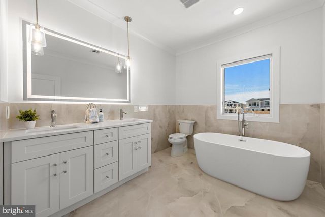 262 N 14TH ST, Surf City, NJ 08008