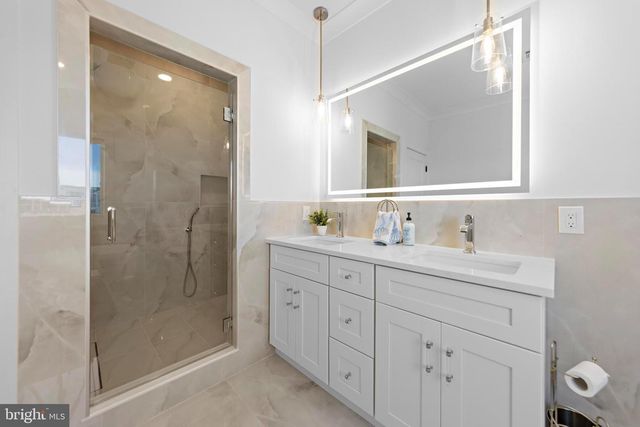 262 N 14TH ST, Surf City, NJ 08008