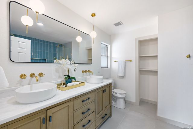 426 ZEPHYR DR, Windcrest, TX 78239