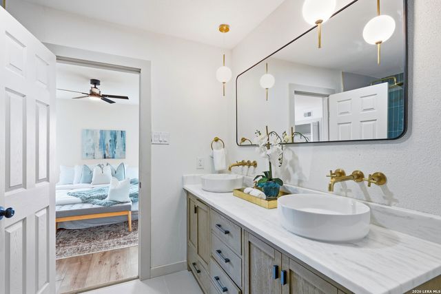 426 ZEPHYR DR, Windcrest, TX 78239