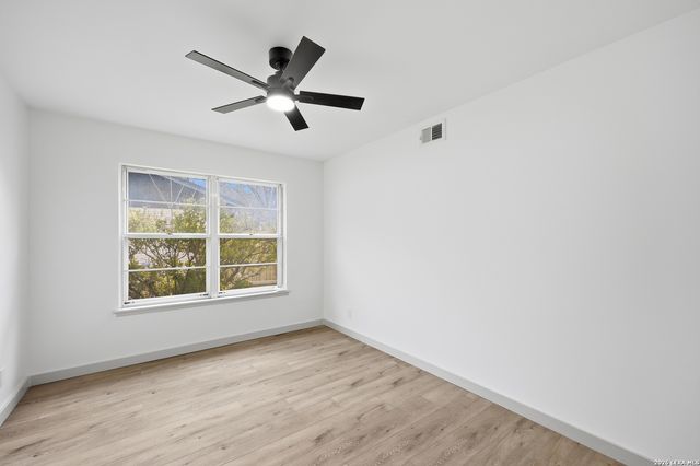 426 ZEPHYR DR, Windcrest, TX 78239