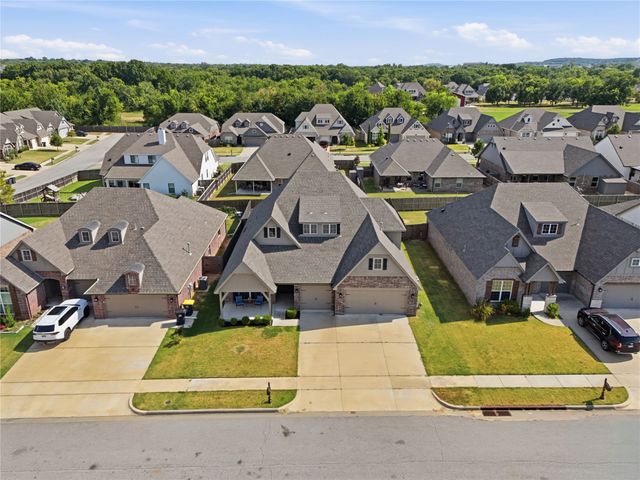 2612 W 114th Place S, Jenks, OK 74037