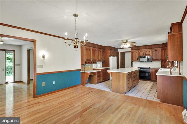 283 WITMER, Mohnton, PA 19540