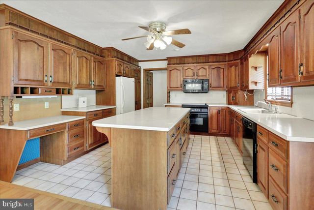 283 WITMER, Mohnton, PA 19540