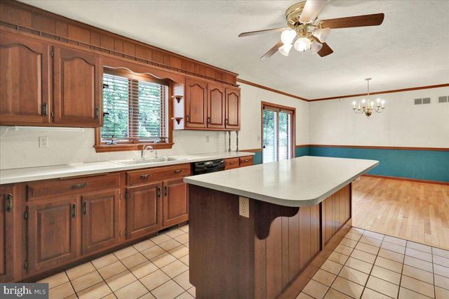 283 WITMER, Mohnton, PA 19540
