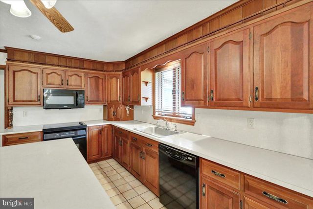 283 WITMER, Mohnton, PA 19540