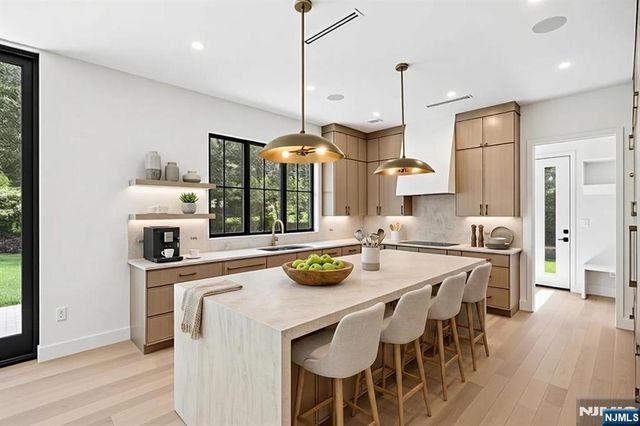 242 Hardenburgh Avenue, Demarest, NJ 07627