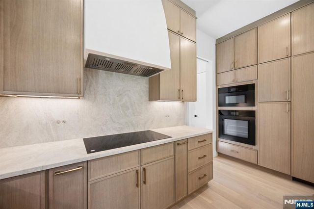242 Hardenburgh Avenue, Demarest, NJ 07627