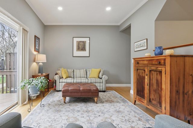 26 Village Green 26, Bardonia, NY 10954