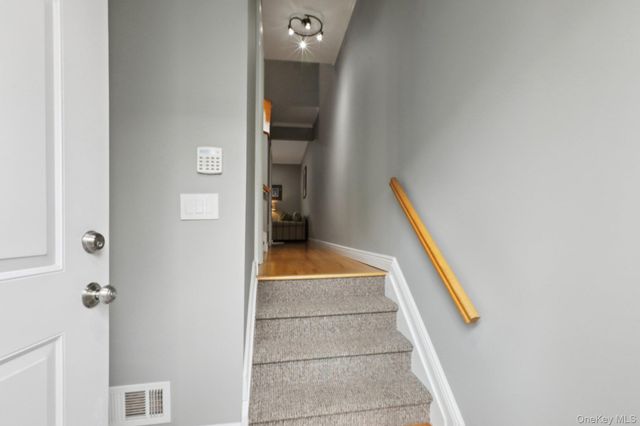 26 Village Green 26, Bardonia, NY 10954
