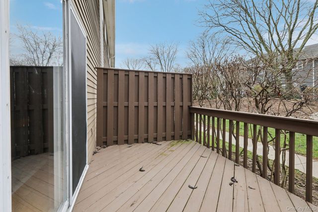 26 Village Green 26, Bardonia, NY 10954