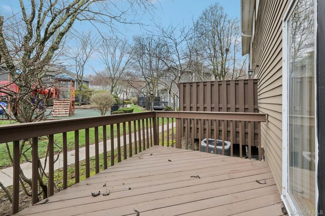 26 Village Green 26, Bardonia, NY 10954