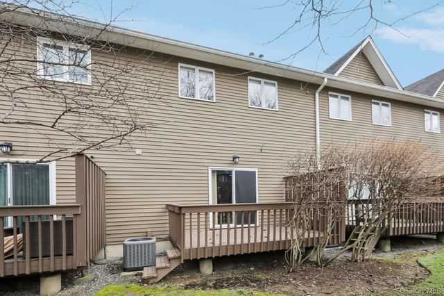 26 Village Green 26, Bardonia, NY 10954