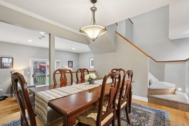 26 Village Green 26, Bardonia, NY 10954