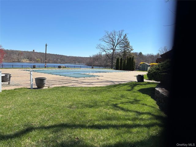92 Lake Ridge Cove, Mohegan Lake, NY 10547