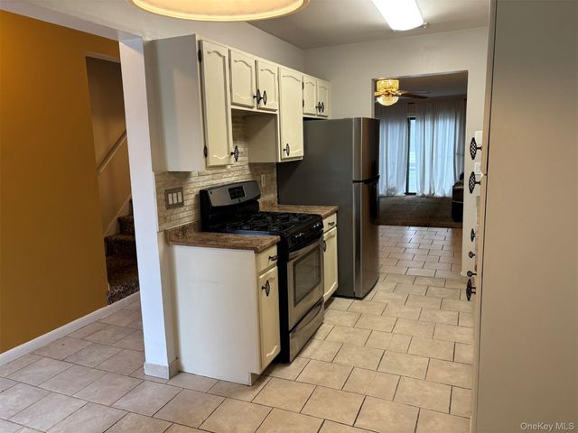 92 Lake Ridge Cove, Mohegan Lake, NY 10547