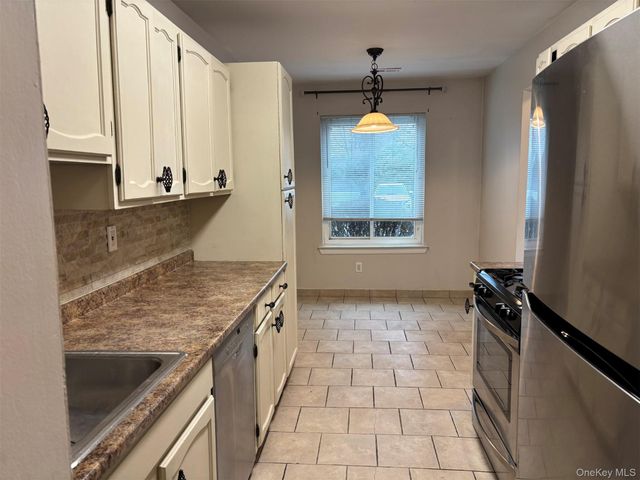 92 Lake Ridge Cove, Mohegan Lake, NY 10547