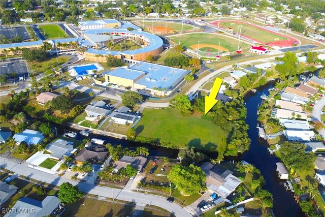 941 Iris DR, North Fort Myers, FL 33903