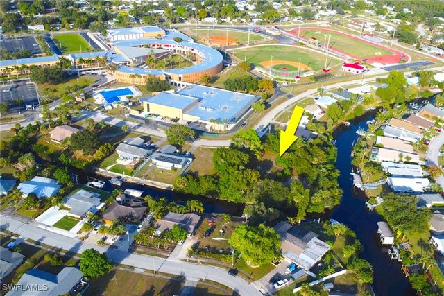 941 Iris DR, North Fort Myers, FL 33903