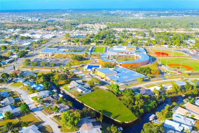 941 Iris DR, North Fort Myers, FL 33903