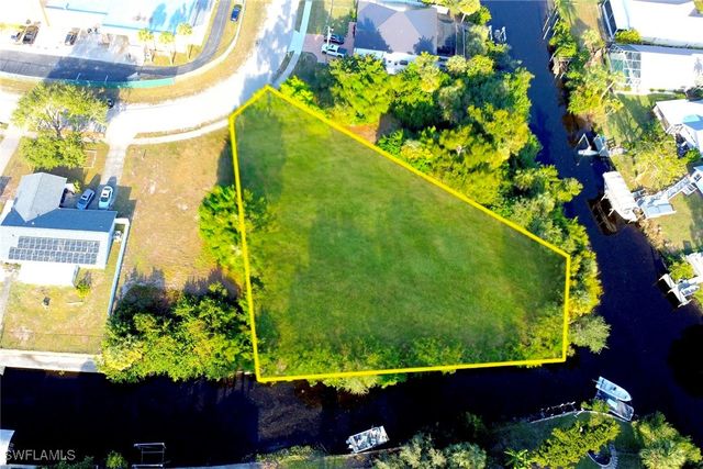 941 Iris DR, North Fort Myers, FL 33903