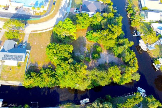 941 Iris DR, North Fort Myers, FL 33903