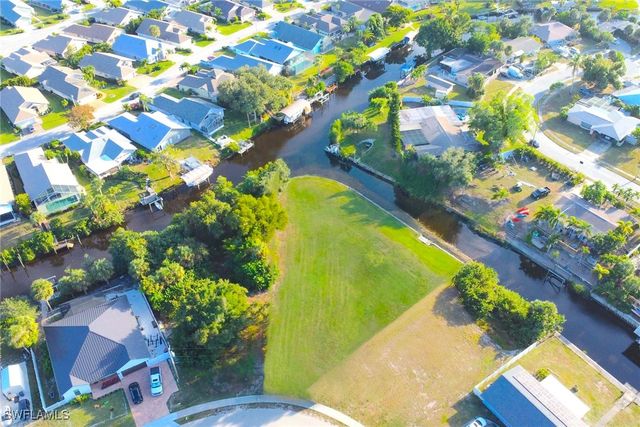 941 Iris DR, North Fort Myers, FL 33903