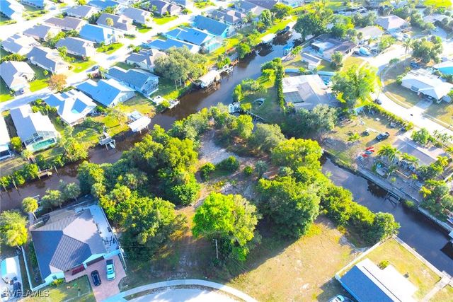 941 Iris DR, North Fort Myers, FL 33903