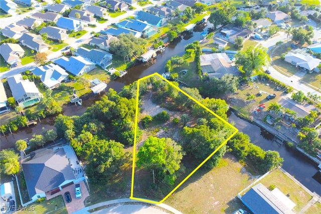 941 Iris DR, North Fort Myers, FL 33903