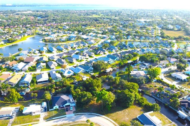 941 Iris DR, North Fort Myers, FL 33903