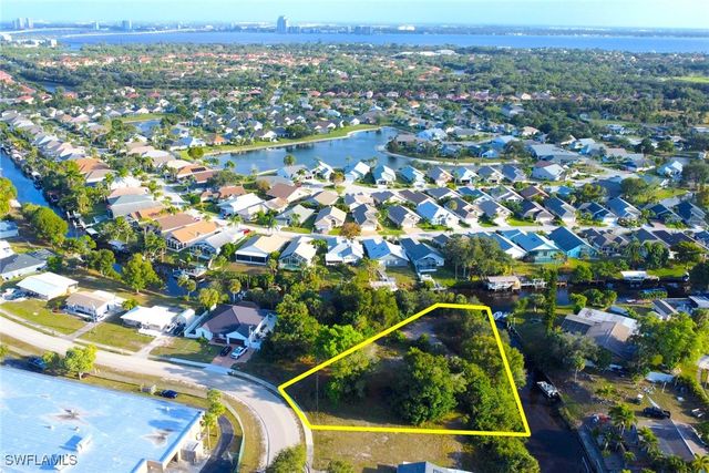 941 Iris DR, North Fort Myers, FL 33903