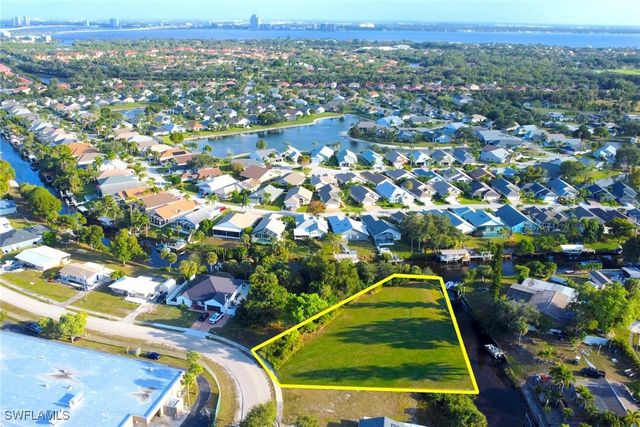 941 Iris DR, North Fort Myers, FL 33903