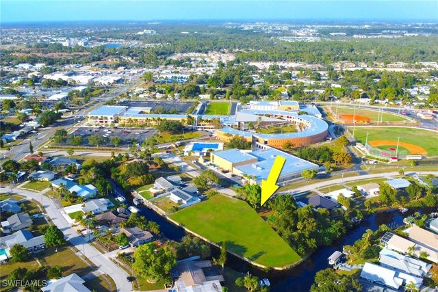 941 Iris DR, North Fort Myers, FL 33903