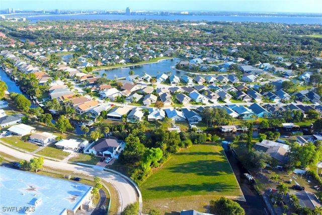 941 Iris DR, North Fort Myers, FL 33903