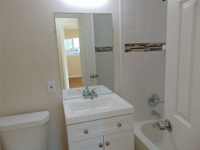 216 Wilmer Heights Drive, Wilmer, TX 75172