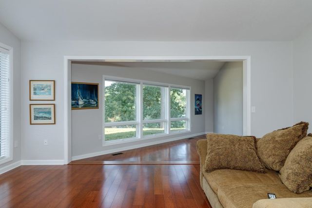 28 Walden Pond Drive, Nashua, NH 03064