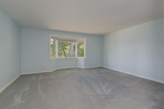 28 Walden Pond Drive, Nashua, NH 03064