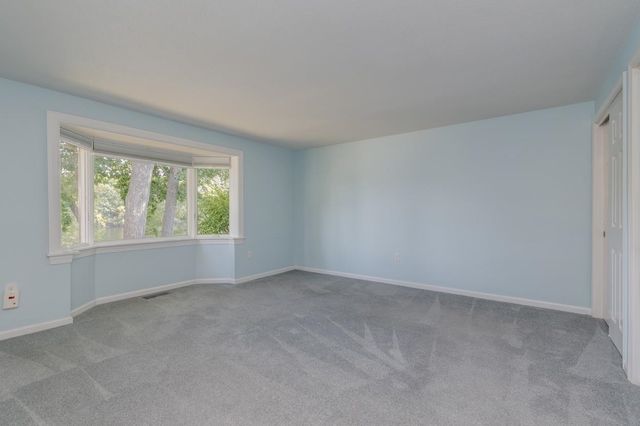 28 Walden Pond Drive, Nashua, NH 03064