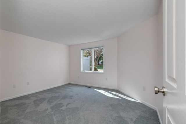 28 Walden Pond Drive, Nashua, NH 03064