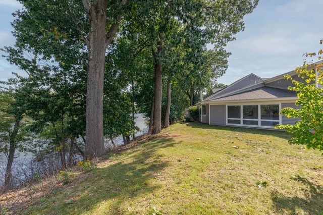 28 Walden Pond Drive, Nashua, NH 03064