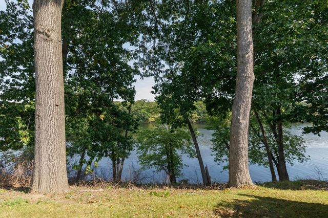 28 Walden Pond Drive, Nashua, NH 03064