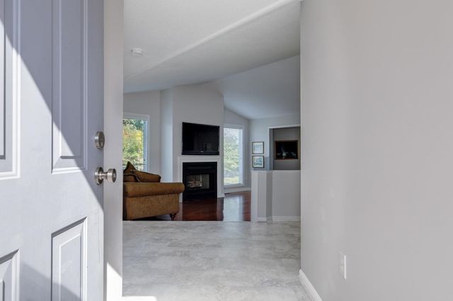 28 Walden Pond Drive, Nashua, NH 03064