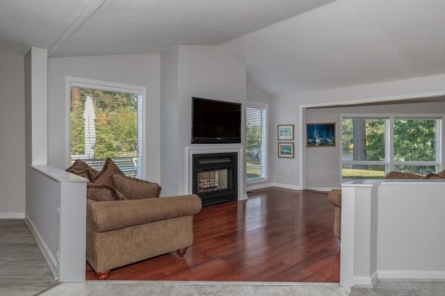 28 Walden Pond Drive, Nashua, NH 03064