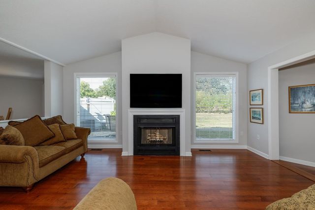 28 Walden Pond Drive, Nashua, NH 03064