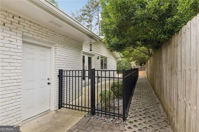 4428 E Kings Point Circle, Atlanta, GA 30338