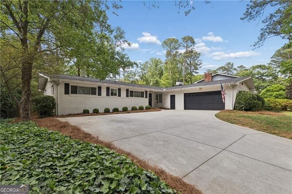 4428 E Kings Point Circle, Atlanta, GA 30338