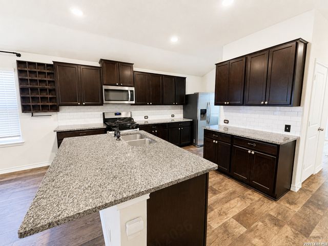 6711 Hoffman Plain, San Antonio, TX 78252